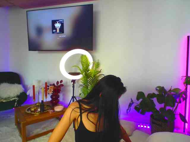 Awesome-Jolie webcam