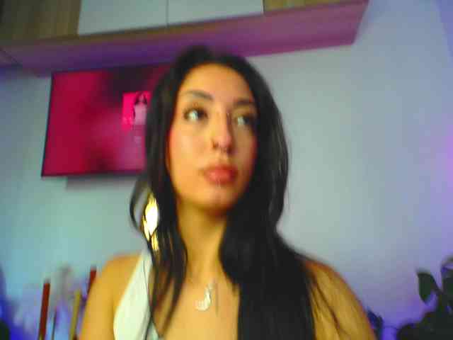 Awesome-Jolie webcam