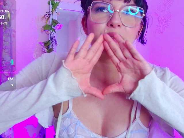 seraphine28 live cam on BongaCams