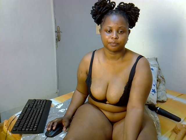 Prettyj live cam on BongaCams