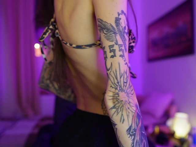 AprillGrey live cam on BongaCams