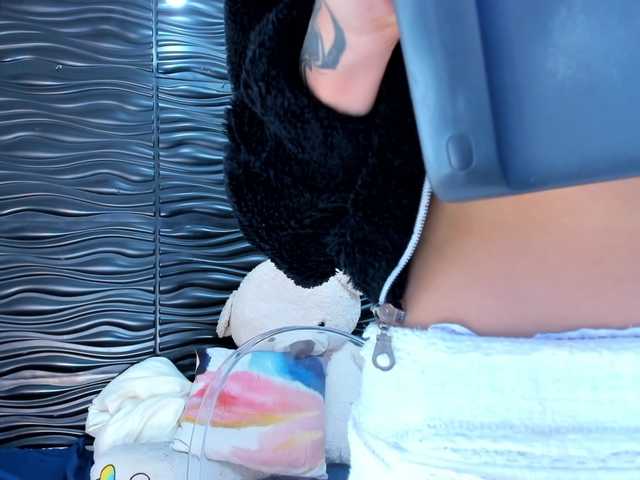 Hinata-Owen live cam on BongaCams