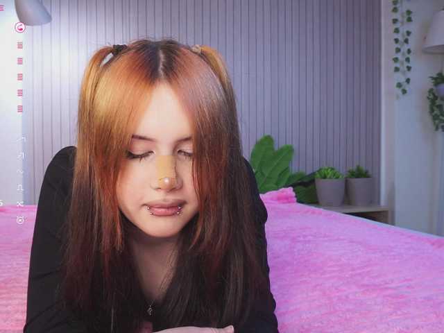 IsabellDesire live cam