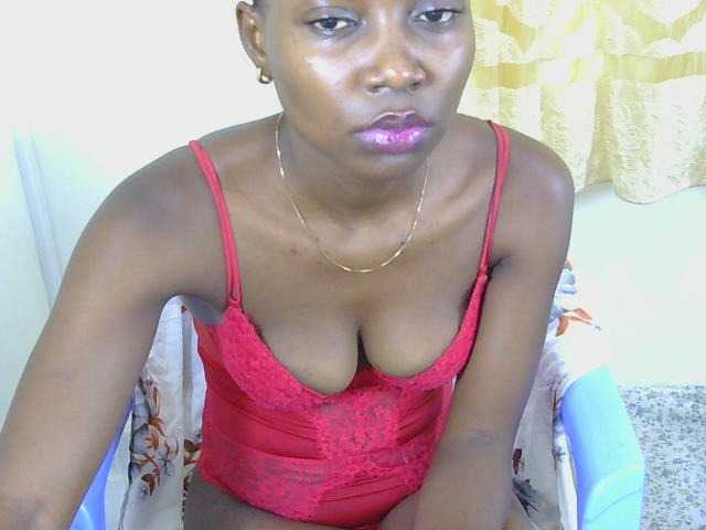 Prettyolie live cam on BongaCams