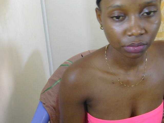 Prettyolie live cam on BongaCams
