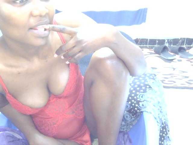 Prettyolie live cam on BongaCams