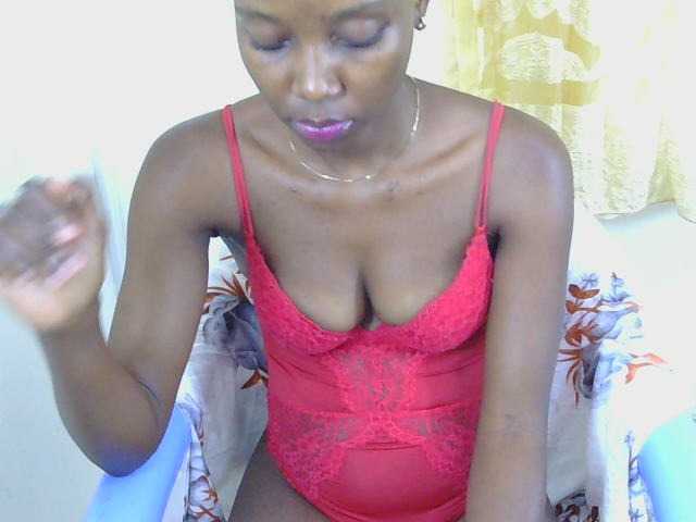 Prettyolie live cam on BongaCams