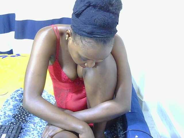 Prettyolie webcam bongacams model stream image