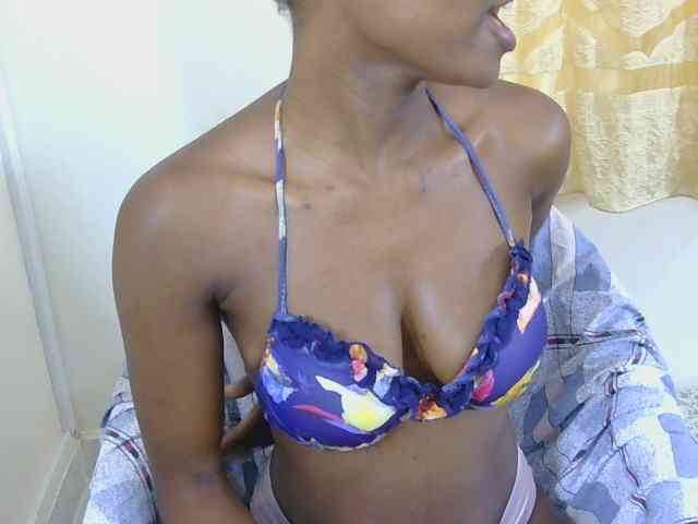 Prettyolie webcam