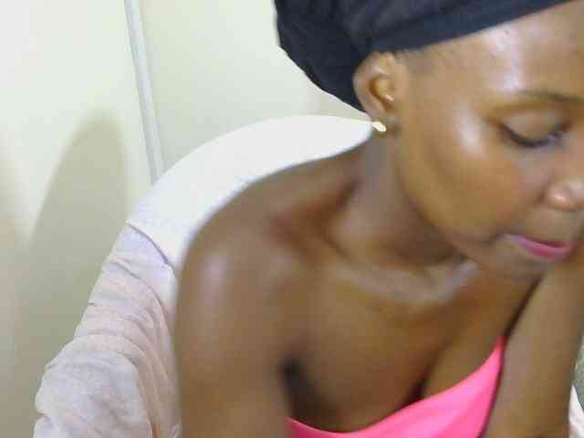 Prettyolie webcam