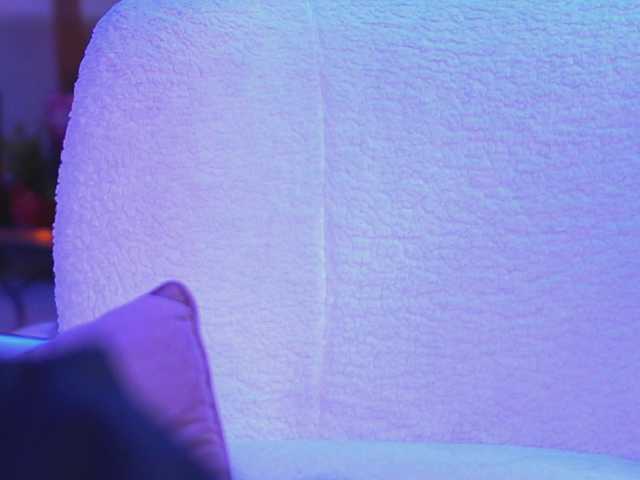 NouraMalvi live cam