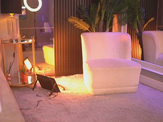 NouraMalvi live cam preview