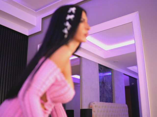 NouraMalvi live cam on BongaCams
