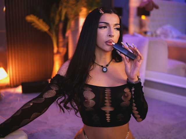 NouraMalvi live cam preview
