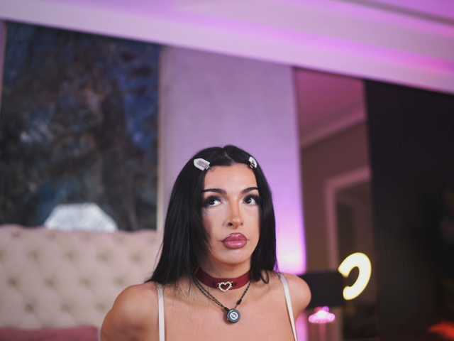 NouraMalvi live cam on BongaCams