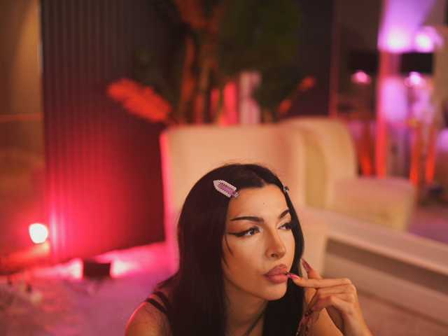 NouraMalvi live cam on BongaCams