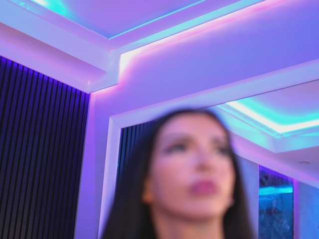 NouraMalvi live cam on BongaCams