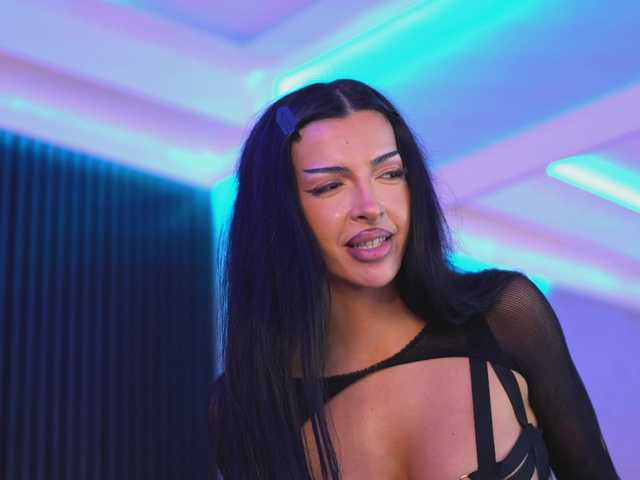 NouraMalvi live cam on BongaCams