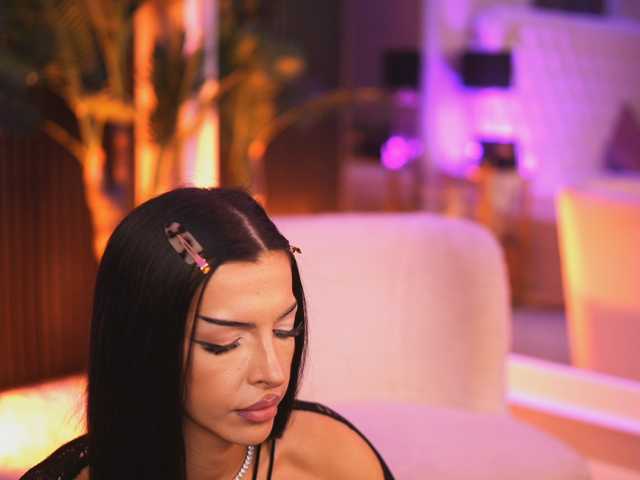 NouraMalvi live cam on BongaCams