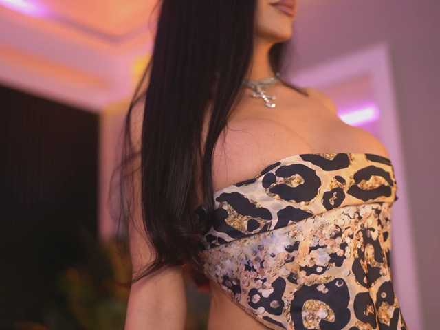 NouraMalvi live cam on BongaCams