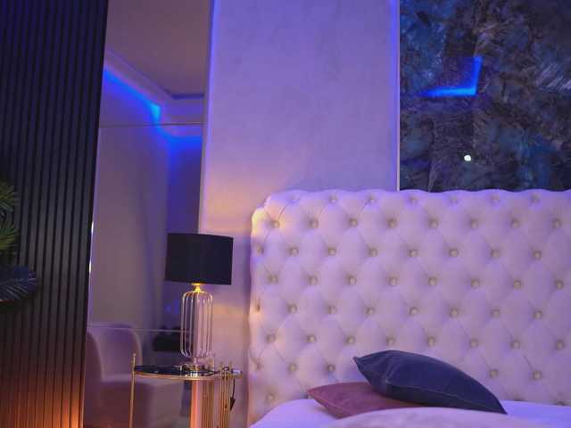 NouraMalvi live cam preview