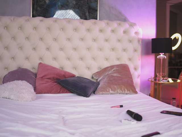NouraMalvi live cam on BongaCams