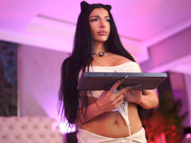 NouraMalvi live cam preview