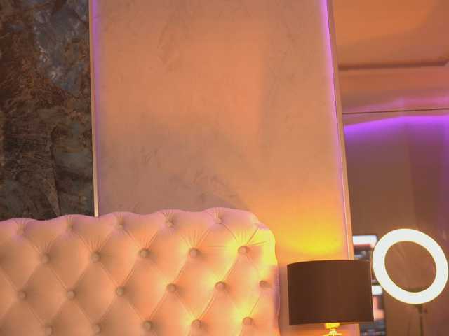 NouraMalvi live cam preview