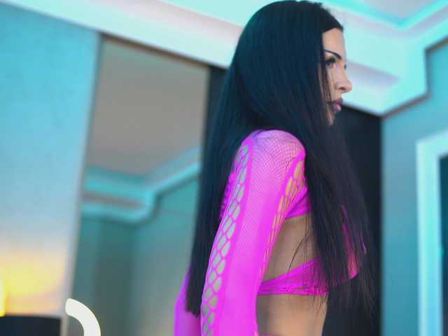 NouraMalvi live cam on BongaCams