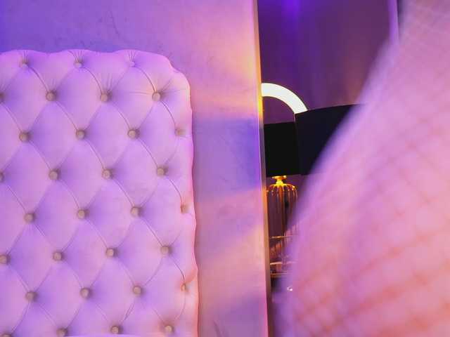 NouraMalvi live cam