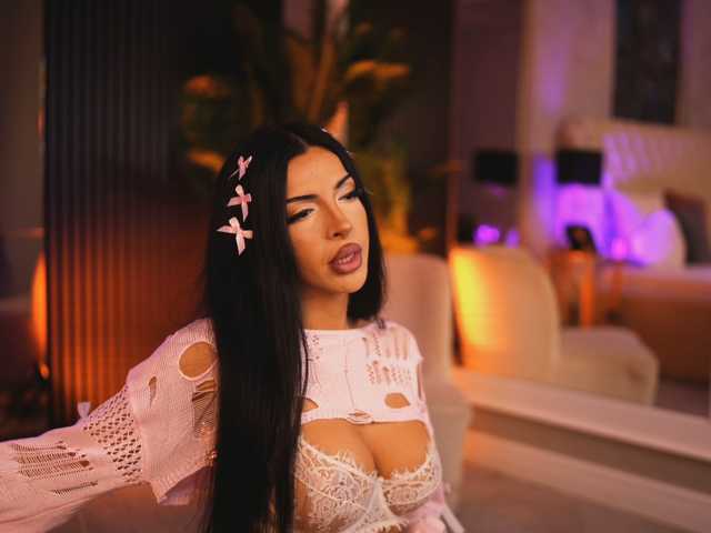 NouraMalvi live cam on BongaCams