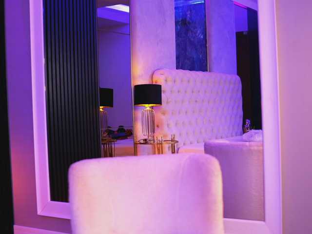 NouraMalvi live cam
