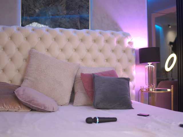 NouraMalvi live cam on BongaCams