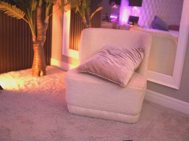 NouraMalvi live cam on BongaCams