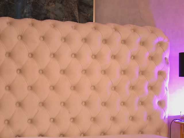 NouraMalvi live cam preview