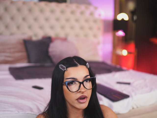 NouraMalvi live cam on BongaCams