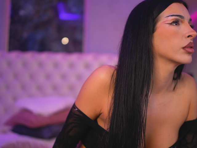 NouraMalvi live cam on BongaCams