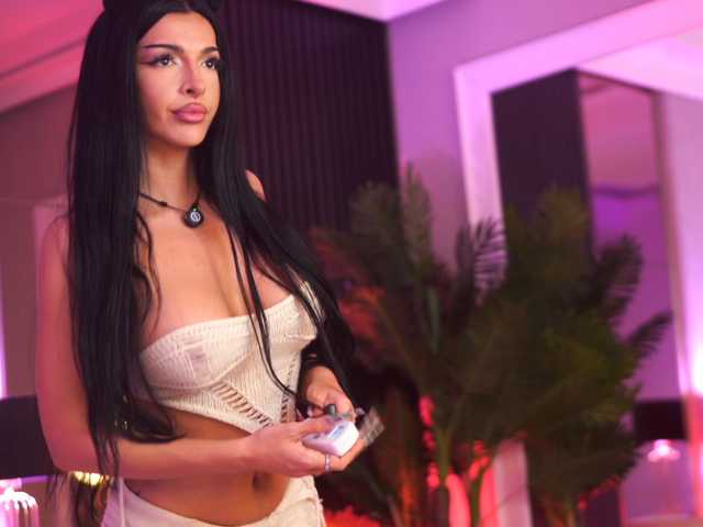 NouraMalvi live cam on BongaCams