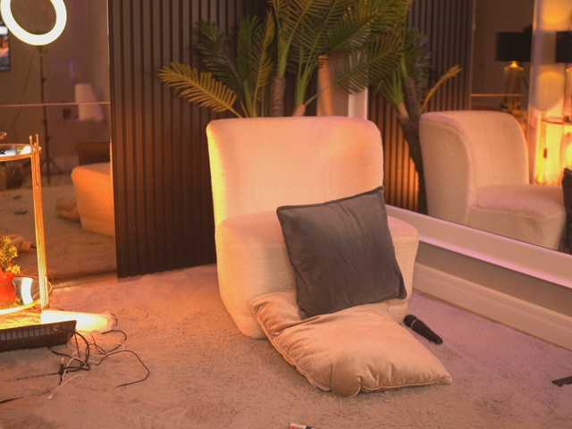 NouraMalvi live cam preview