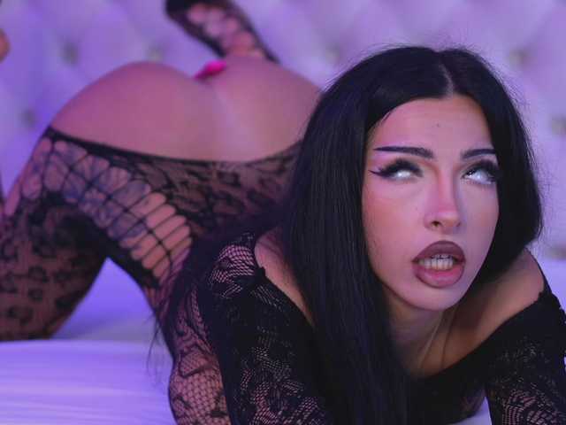 NouraMalvi live cam preview