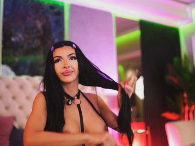 NouraMalvi live cam on BongaCams