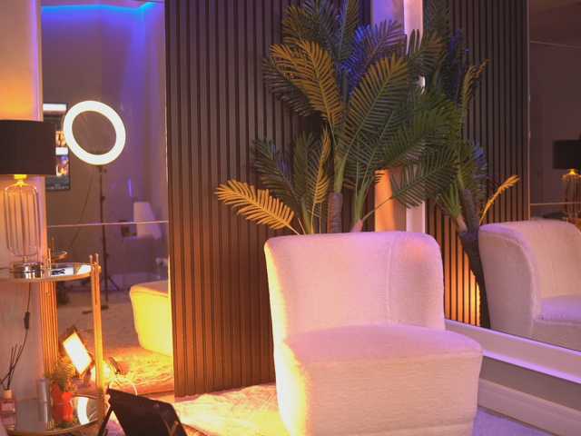 NouraMalvi live cam preview
