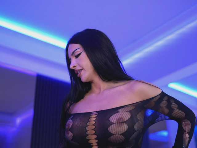 NouraMalvi live cam