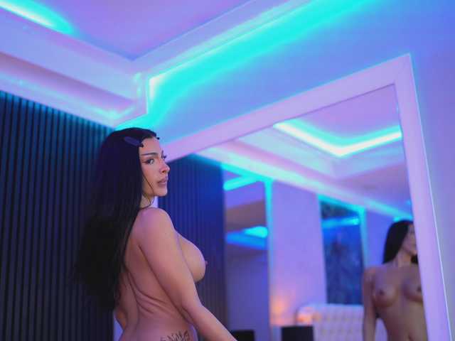 NouraMalvi live cam on BongaCams