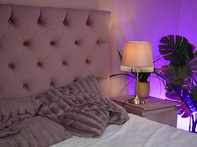 NicoleBella live cam on BongaCams