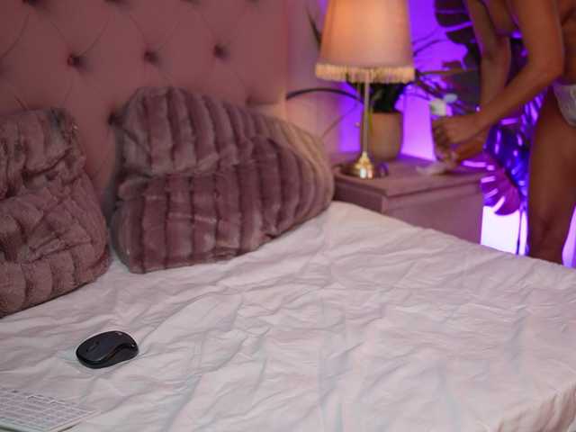 NicoleBella live cam on BongaCams