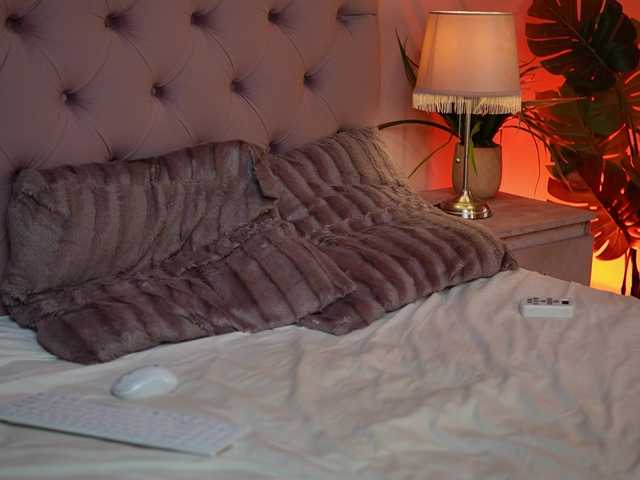 NicoleBella live cam on BongaCams