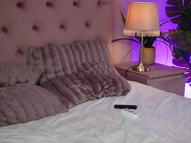 NicoleBella live cam on BongaCams