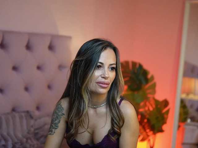 NicoleBella live cam on BongaCams