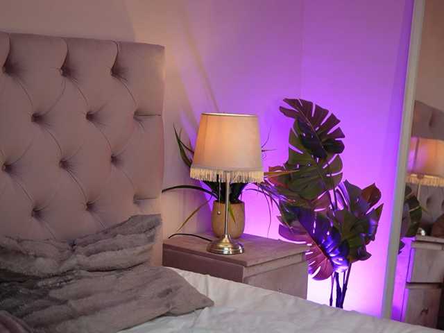 NicoleBella live cam on BongaCams